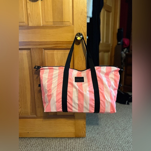NEW‼️ VICTORIA'S Secret Lightweight & Pakable Weekend Tote Bag striped 2pc - Picture 10 of 16